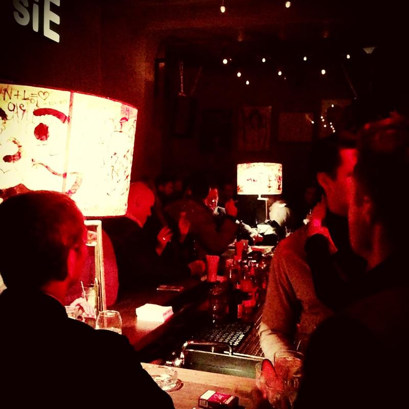 Photo taken at King Size Bar Berlin at 2012-12-14 01꞉25꞉11