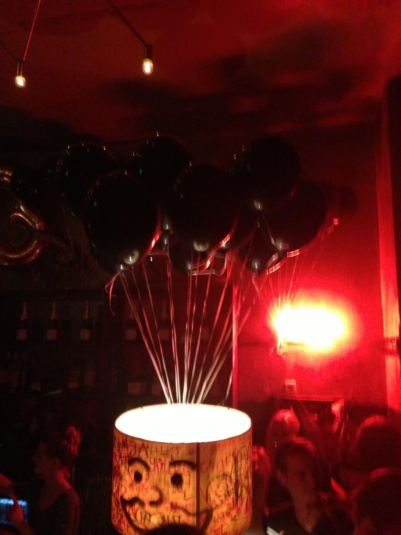 Photo taken at King Size Bar Berlin at 2013-04-24 00꞉41꞉01